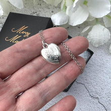 Lade das Bild in den Galerie-Viewer, Antique Victorian Engraved Swallow Heart Pendant Necklace. Victorian Aesthetic Love Token Charm Pendant. Sterling Silver Minimalist Necklace