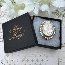 Carica l'immagine nel visualizzatore di Gallery, Antique Victorian Sterling Silver Locket Brooch With Photo Compartment. Oval Aesthetic Engraved Ivy Victorian Sweetheart Brooch/Lapel Pin