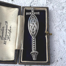 Carica l'immagine nel visualizzatore di Gallery, Rare Vintage Iona Silver Ouroboros And Dragon Celtic Sword & Shield Kilt Pin. Scottish Sterling Silver Zoomorhic Brooch/Tartan/Plaid Pin