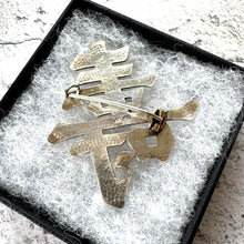 Carica l'immagine nel visualizzatore di Gallery, Antique Chinese Large Auspicious Character 900 Silver Brooch. Victorian Engraved Bamboo Good Luck/Prosperity Chinese Export Statement Brooch