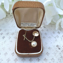 Carica l'immagine nel visualizzatore di Gallery, Vintage Solid 9ct Gold & Pearl 1960s Tie Tack Pin With Chain, Boxed. Suit/Blazer Lapel Pin Stud. Tiny Brooch For Men. Wedding/Formal Jewelry
