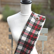 Carica l'immagine nel visualizzatore di Gallery, Antique Victorian Scottish Agate & Citrine Engraved Silver Brooch. Classic Scottish Silver Oval Golden Citrine Cairngorm Brooch/Lapel Pin