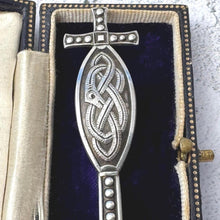 Carica l'immagine nel visualizzatore di Gallery, Rare Vintage Iona Silver Ouroboros And Dragon Celtic Sword & Shield Kilt Pin. Scottish Sterling Silver Zoomorhic Brooch/Tartan/Plaid Pin