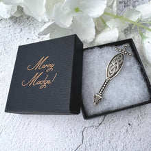 Carica l'immagine nel visualizzatore di Gallery, Rare Vintage Iona Silver Ouroboros And Dragon Celtic Sword & Shield Kilt Pin. Scottish Sterling Silver Zoomorhic Brooch/Tartan/Plaid Pin