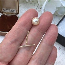 Carica l'immagine nel visualizzatore di Gallery, Vintage Solid 9ct Gold & Pearl 1960s Tie Tack Pin With Chain, Boxed. Suit/Blazer Lapel Pin Stud. Tiny Brooch For Men. Wedding/Formal Jewelry
