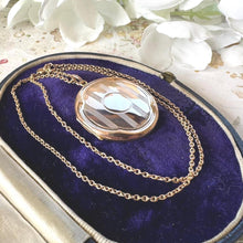 Carica l'immagine nel visualizzatore di Gallery, Antique Edwardian 9ct Gold Art Nouveau Locket Necklace, Chester 1912. Large Yellow Gold Quatrefoil Circle Locket Pendant On Original Chain