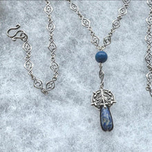 Carica l'immagine nel visualizzatore di Gallery, Antique Art Nouveau 800 Silver & Lapis Lazuli Lariat Necklace: Edwardian Ornate Chain Y-Necklace With Oxalis Leaf Drop Pendant