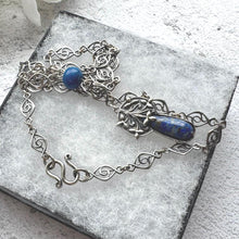 Carica l'immagine nel visualizzatore di Gallery, Antique Art Nouveau 800 Silver & Lapis Lazuli Lariat Necklace: Edwardian Ornate Chain Y-Necklace With Oxalis Leaf Drop Pendant