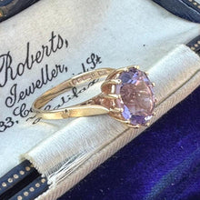 Cargar imagen en el visor de la galería, Vintage 1970s 3ct Oval Cut Amethyst Solitaire 9ct Gold Cocktail Ring. Yellow Gold High Set Lavender Purple Stone Statement Ring Size N/6.75