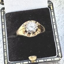 Carica l'immagine nel visualizzatore di Gallery, Vintage 9ct Gold Belcher Ring: 1.50ct White Spinel, Dated 1973, Size M/6