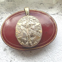 Carica l'immagine nel visualizzatore di Gallery, Antique Victorian Gold Tone Floral Locket Pendant: Engraved Oval Photo Keepsake