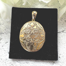 Carica l'immagine nel visualizzatore di Gallery, Antique Victorian Gold Tone Floral Locket Pendant: Engraved Oval Photo Keepsake