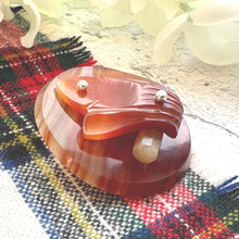 Load image into Gallery viewer, Victorian Scottish Agate Fleur-de-Lis Brooch - Sterling Silver, 1870