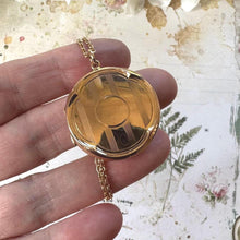 Carica l'immagine nel visualizzatore di Gallery, Antique Edwardian 9ct Gold Art Nouveau Locket Necklace, Chester 1912. Large Yellow Gold Quatrefoil Circle Locket Pendant On Original Chain