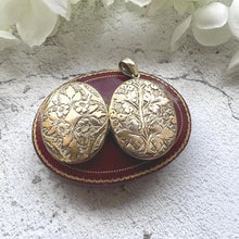 Carica l'immagine nel visualizzatore di Gallery, Antique Victorian Gold Tone Floral Locket Pendant: Engraved Oval Photo Keepsake