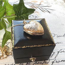 Cargar imagen en el visor de la galería, Antique Victorian 9ct Gold Floral Engraved Heart Shaped Locket Necklace