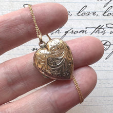 Cargar imagen en el visor de la galería, Antique Victorian 9ct Gold Floral Engraved Heart Shaped Locket Necklace