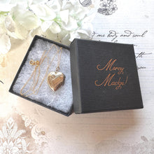 Cargar imagen en el visor de la galería, Antique Victorian 9ct Gold Floral Engraved Heart Shaped Locket Necklace