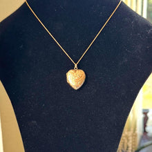 Cargar imagen en el visor de la galería, Antique Victorian 9ct Gold Floral Engraved Heart Shaped Locket Necklace