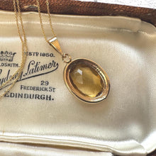 Cargar imagen en el visor de la galería, Vintage 9ct Gold Citrine Pendant Necklace: Golden Yellow Solitaire, 1980s
