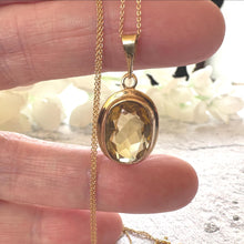 Cargar imagen en el visor de la galería, Vintage 9ct Gold Citrine Pendant Necklace: Golden Yellow Solitaire, 1980s