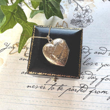 Cargar imagen en el visor de la galería, Antique Victorian 9ct Gold Floral Engraved Heart Shaped Locket Necklace