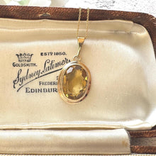 Cargar imagen en el visor de la galería, Vintage 9ct Gold Citrine Pendant Necklace: Golden Yellow Solitaire, 1980s
