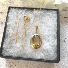 Cargar imagen en el visor de la galería, Vintage 9ct Gold Citrine Pendant Necklace: Golden Yellow Solitaire, 1980s