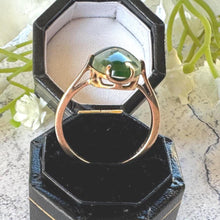 Lade das Bild in den Galerie-Viewer, Art Deco 9ct Gold Jade Ring: Antique Oval Cut Green Cabochon Ring, M.5/6.5