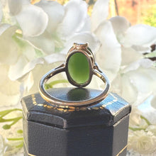Lade das Bild in den Galerie-Viewer, Art Deco 9ct Gold Jade Ring: Antique Oval Cut Green Cabochon Ring, M.5/6.5
