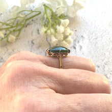 Lade das Bild in den Galerie-Viewer, Art Deco 9ct Gold Jade Ring: Antique Oval Cut Green Cabochon Ring, M.5/6.5