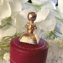 Lade das Bild in den Galerie-Viewer, Georgian 15ct Gold Bloodstone Seal Fob Pendant. Antique Neoclassical Jewellery
