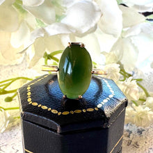Lade das Bild in den Galerie-Viewer, Art Deco 9ct Gold Jade Ring: Antique Oval Cut Green Cabochon Ring, M.5/6.5