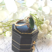 Lade das Bild in den Galerie-Viewer, Art Deco 9ct Gold Jade Ring: Antique Oval Cut Green Cabochon Ring, M.5/6.5