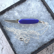 Lade das Bild in den Galerie-Viewer, Victorian Silver & Blue Enamel Miniature Folding Knife Pendant: Antique Novelty Pendant Necklace