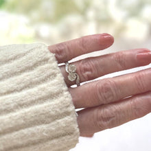 Cargar imagen en el visor de la galería, Vintage 9ct Gold Toi Et Moi White Zircon Bypass Ring