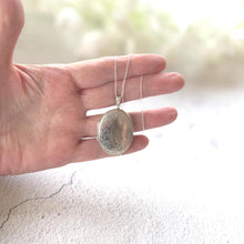 Carica l'immagine nel visualizzatore di Gallery, Vintage English Sterling Silver Engraved Forget-me-Not Locket & Chain. Medium/Large Oval Photo Pendant Necklace