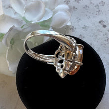 Lade das Bild in den Galerie-Viewer, Vintage Sunset Peach Colour-Changing Tourmaline Cocktail Ring in Sterling Silver