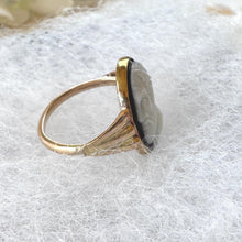 Charger l'image dans la galerie, Antique Victorian Hardstone Cameo Ring, Classical Male Profile in Gold Cased Mount, c.1880–1900