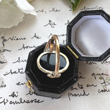 Charger l'image dans la galerie, Antique Victorian Hardstone Cameo Ring, Classical Male Profile in Gold Cased Mount, c.1880–1900
