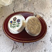 Charger l'image dans la galerie, Vintage Sterling Silver Enamel Floral Locket, Victorian Style Photo Locket Necklace