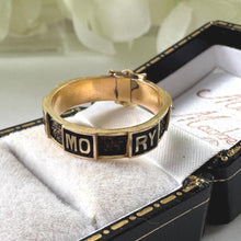 Charger l'image dans la galerie, Victorian Mourning Ring, Chester 1901: 9ct Gold Hairwork Enamel In Memory Of Memorial Band