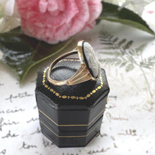Charger l'image dans la galerie, Antique Victorian Hardstone Cameo Ring, Classical Male Profile in Gold Cased Mount, c.1880–1900