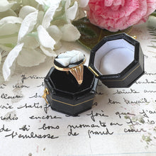 Charger l'image dans la galerie, Antique Victorian Hardstone Cameo Ring, Classical Male Profile in Gold Cased Mount, c.1880–1900