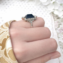 Carica l'immagine nel visualizzatore di Gallery, Antique Art Deco 935 Silver Sugar-Loaf Cut Lapis Lazuli Cocktail Ring, Germany