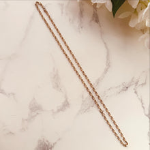 Lade das Bild in den Galerie-Viewer, Vintage 9ct Gold Oval Belcher Link 27" Long Chain Necklace: London 1983 Hallmarks