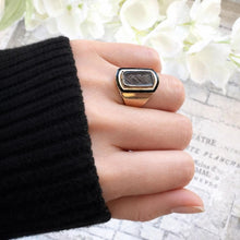 Carica l'immagine nel visualizzatore di Gallery, Georgian 18ct Gold Hairwork Mourning Ring Inscribed Lady Knatchbull 1799
