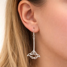 Cargar imagen en el visor de la galería, Vintage Sterling Silver Art Nouveau Style Long Drop Earrings