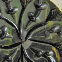 Carica l'immagine nel visualizzatore di Gallery, Huge 1930s Deep Carved Bakelite Flower Brooch