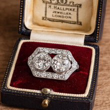 Carica l'immagine nel visualizzatore di Gallery, Art Deco Toi et Moi Diamond Ring 2.00ct Matched Old European Cut Diamonds Platinum Antique Engagement Ring
